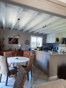 Large bright house with garden - Image 3