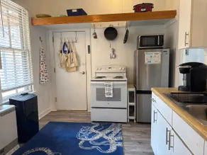 Quaint West End Flat, 1 bedroom, lots of character - Image 5