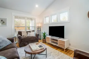 Beautiful home with woodland surroundings- next to - Image 4
