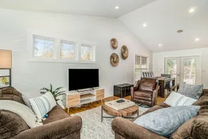 Beautiful home with woodland surroundings- next to - Image 3