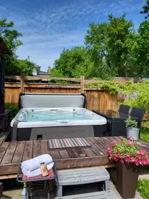 Hot Tub Getaway Private 1BD Suite with parking - Image 2