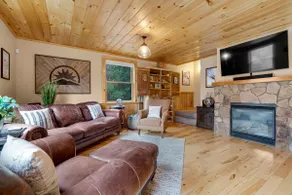 6 Mins to Sunday RIVER 4BR+Sauna Ski Chalet Cabin - Image 3
