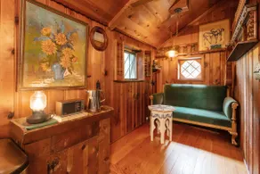 Storybook Cottage on 20 acres - Image 5