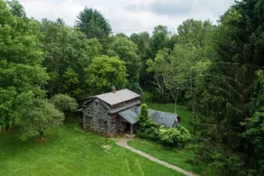 Storybook Cottage on 20 acres - Image 2