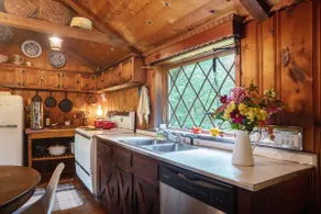 Storybook Cottage on 20 acres - Image 3