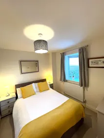 Charming Mews House in the Heart of Lymington - Image 5