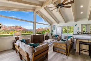 Hilltop Lounge | Panoramic Views, Spa, Balcony - Image 3