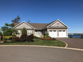 Scenic Harbour View House Waterfront - Image 2