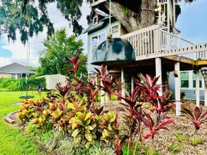 Beautiful yard with pool - sleeps 15 - Image 4