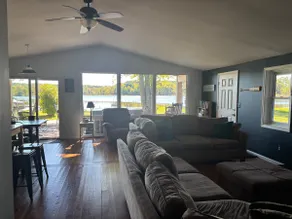 Lakefront cottage - Image 2