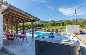 Gorgeous Apartment In Kastel Novi - Image 2