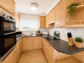 2 Bed Chalet, A stone's Throw from the Sea - Image 5