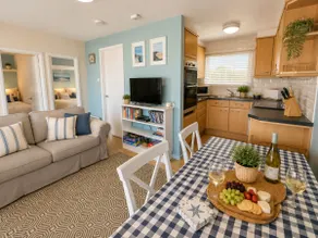2 Bed Chalet, A stone's Throw from the Sea - Image 3
