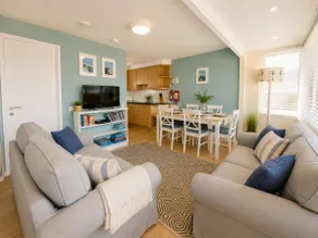 2 Bed Chalet, A stone's Throw from the Sea - Image 2