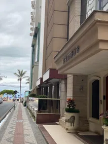 luxury 3-bedroom apartment with 24-hour doorman - Image 5