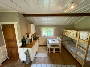 Cozy log cabin in central Mora - Image 5