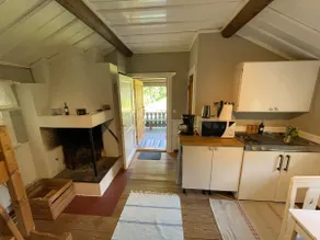 Cozy log cabin in central Mora - Image 4