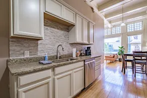 Cityscape Loft. Central Location - Image 3