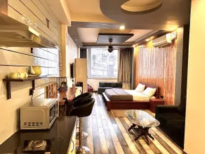 Beautifully Designed Studio - Image 4