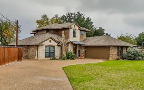 Entire Lakefront home Cozy 4bds 2.5bath sleeps 12 - Image 2