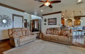Entire Lakefront home Cozy 4bds 2.5bath sleeps 12 - Image 3