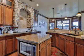 Entire Lakefront home Cozy 4bds 2.5bath sleeps 12 - Image 4