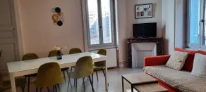 3-bedroom apartment in the historic heart of Thiers - Image 4