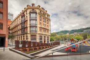 Over the Bilbao Estuary location + top views - Image 3