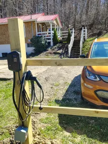 Cardinal Cottage with EV Charger, Wi-Fi, Smart TV - Image 4