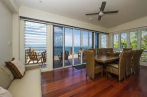 Drivved - Picnic Bay, QLD - Image 4