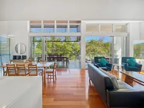 Maggies Beachfront Apartment 8 - Image 2