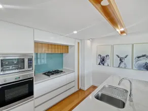 Maggies Beachfront Apartment 8 - Image 5