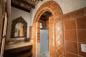 San Pedro Cozy Rustic Loft - Main Avenues & Park - Image 3