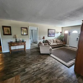 JJ's Country Oasis Ranch Home on Acerage - Image 4
