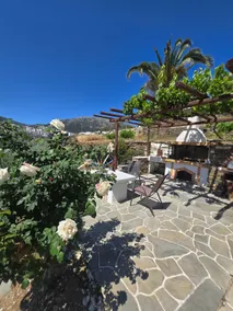 Tradiotional apartment in Apollonia - Image 2