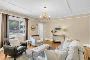 Walkable 3BD Home Prime location to DT w/ Parking - Image 5