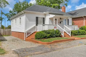 Walkable 3BD Home Prime location to DT w/ Parking - Image 2