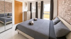 Premium Xlendi Location-2BR/3BA, Bus Stop & Market - Image 2
