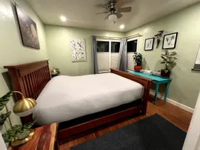 1 Bedroom Unit Walking Distance to Old Town - Image 2