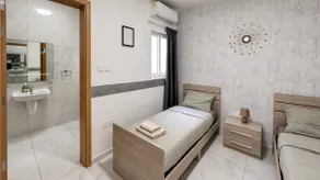 Quiet 2BR/3BA with Comfort, Bus & Market Opposite - Image 3