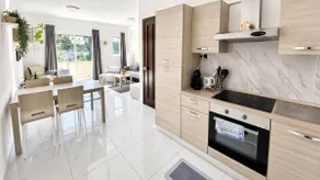 Quiet 2BR/3BA with Comfort, Bus & Market Opposite - Image 4