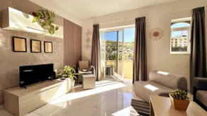 Quiet 2BR/3BA with Comfort, Bus & Market Opposite - Image 3