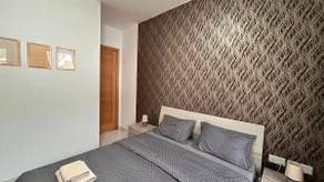 Quiet 2BR/3BA with Comfort, Bus & Market Opposite - Image 2