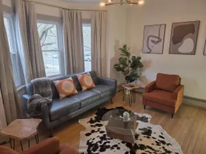 Modern and Spacious Condo/ w parking! - Image 2
