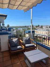 Beautiful penthouse with ocean and marina views - Image 2