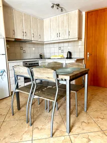 Olympia's 1st Floor Apartment - Image 5