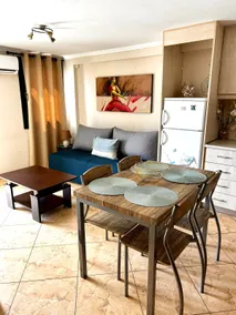 Olympia's 1st Floor Apartment - Image 2
