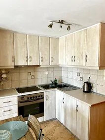 Olympia's 1st Floor Apartment - Image 3