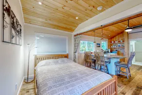 Dog-friendly studio with patio - walk to beach - Image 3