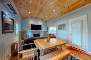 Dog-friendly studio with patio - walk to beach - Image 2
